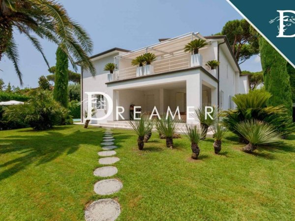 casa indipendente in vendita a Forte dei Marmi in zona Roma Imperiale