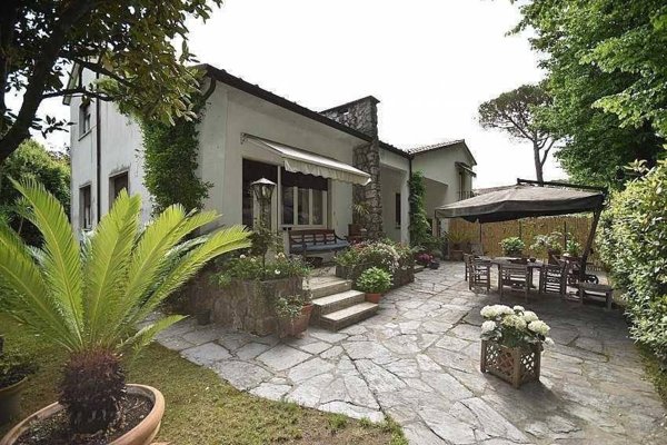 casa indipendente in vendita a Forte dei Marmi