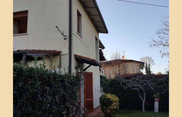 casa indipendente in vendita a Forte dei Marmi in zona Roma Imperiale