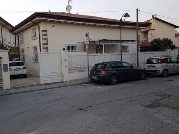 casa indipendente in vendita a Forte dei Marmi