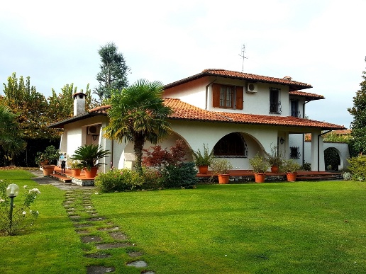 casa indipendente in vendita a Forte dei Marmi