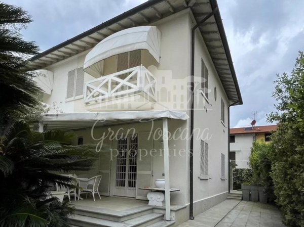 casa indipendente in vendita a Forte dei Marmi