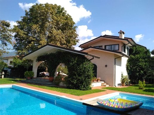 casa indipendente in vendita a Forte dei Marmi in zona Vaiana