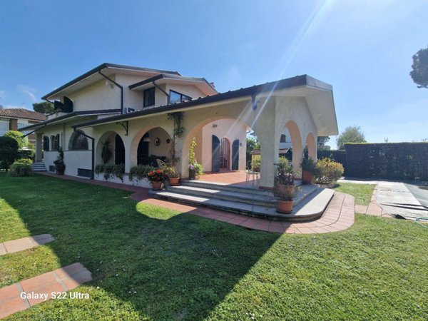 casa indipendente in vendita a Forte dei Marmi in zona Vaiana