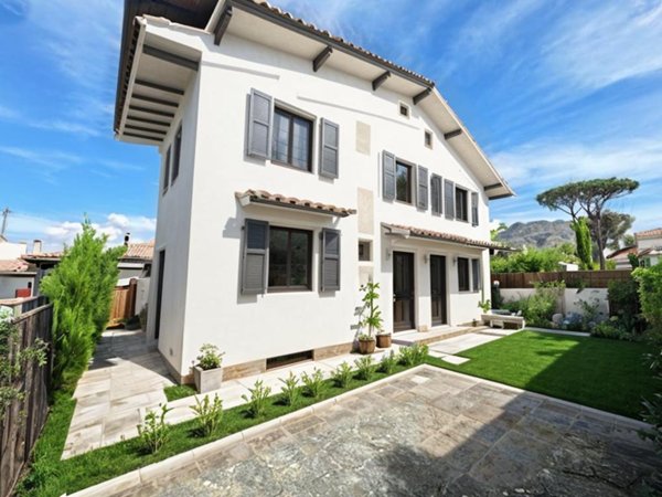 casa indipendente in vendita a Forte dei Marmi