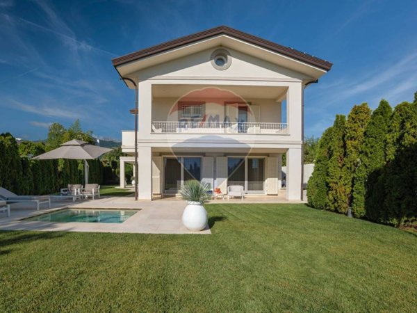 casa indipendente in vendita a Forte dei Marmi