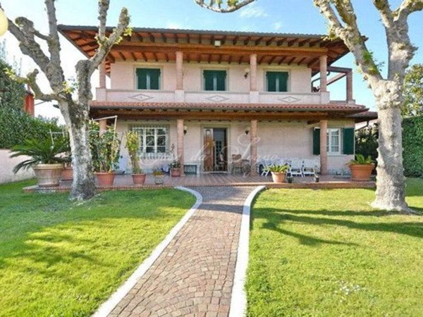 casa indipendente in vendita a Forte dei Marmi