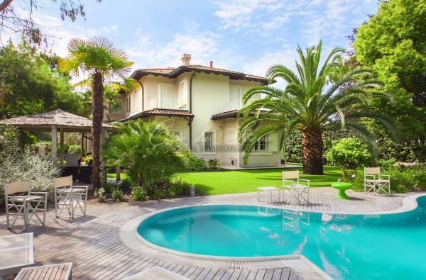casa indipendente in vendita a Forte dei Marmi in zona Vittoria Apuana