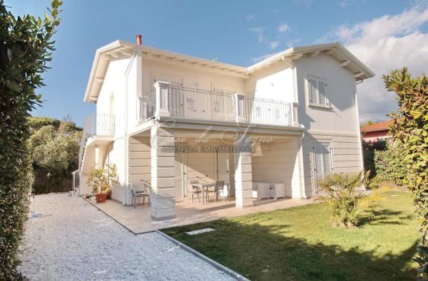 casa indipendente in vendita a Forte dei Marmi in zona Vittoria Apuana