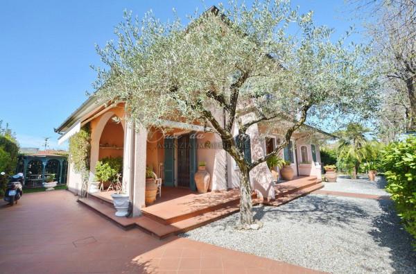 casa indipendente in vendita a Forte dei Marmi