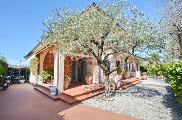 casa indipendente in vendita a Forte dei Marmi