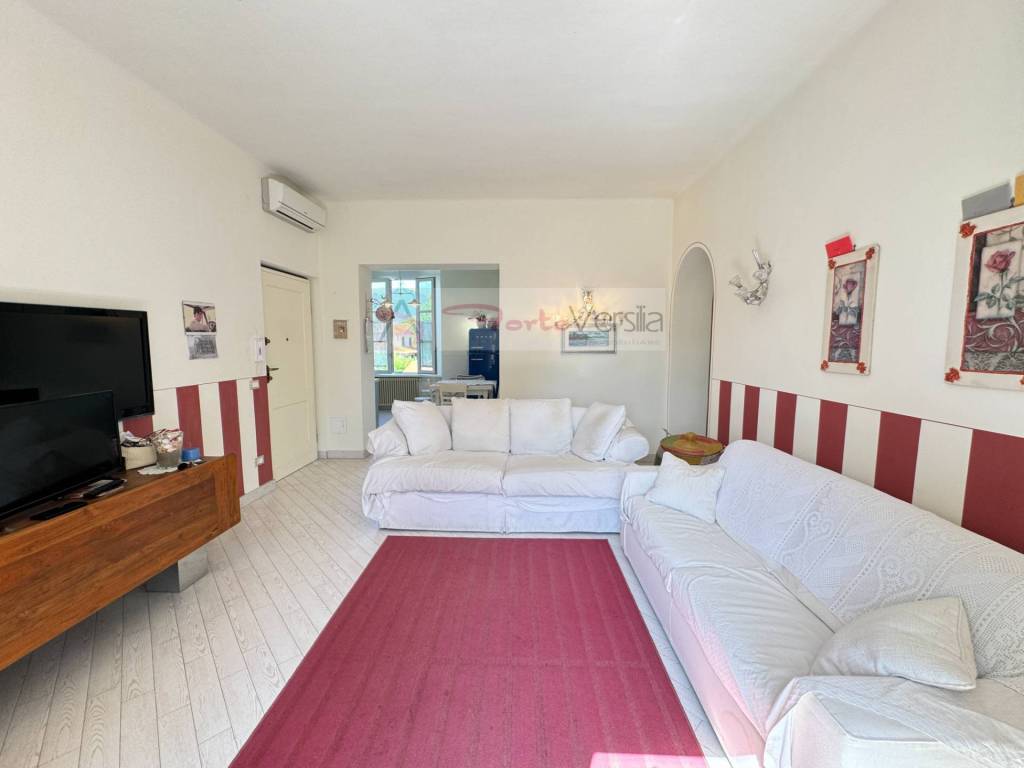 appartamento in vendita a Forte dei Marmi in zona Roma Imperiale