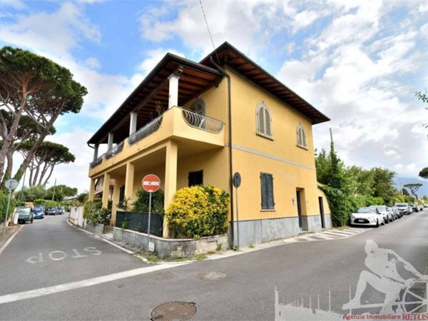 casa indipendente in vendita a Forte dei Marmi