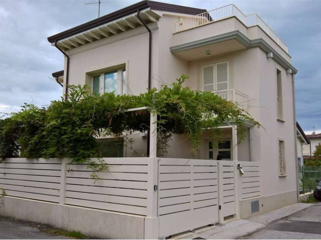 casa indipendente in vendita a Forte dei Marmi