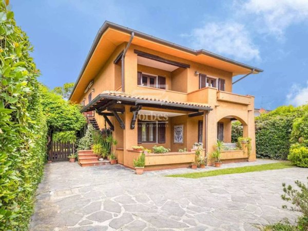 casa indipendente in vendita a Forte dei Marmi
