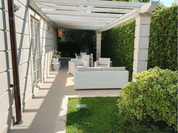 casa indipendente in vendita a Forte dei Marmi
