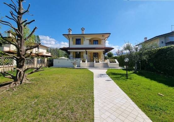 casa indipendente in vendita a Forte dei Marmi