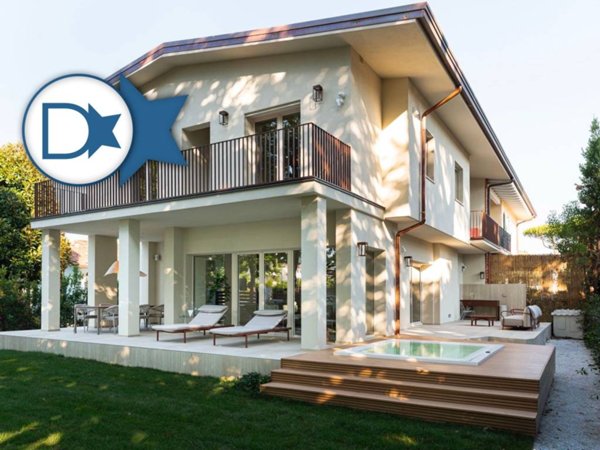 casa indipendente in vendita a Forte dei Marmi