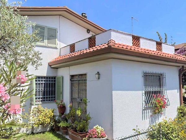 casa indipendente in vendita a Forte dei Marmi