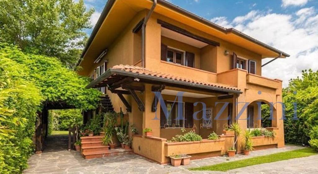 casa indipendente in vendita a Forte dei Marmi in zona Vittoria Apuana