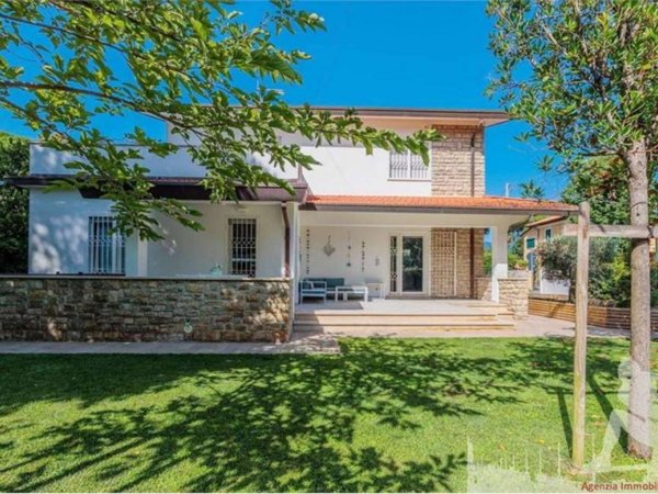casa indipendente in vendita a Forte dei Marmi in zona Vittoria Apuana