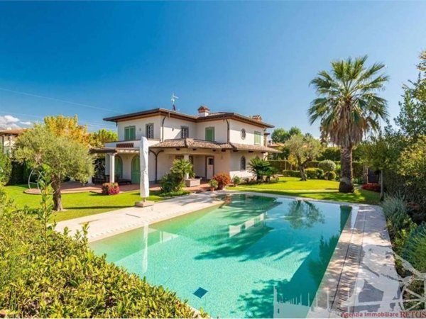casa indipendente in vendita a Forte dei Marmi in zona Vittoria Apuana