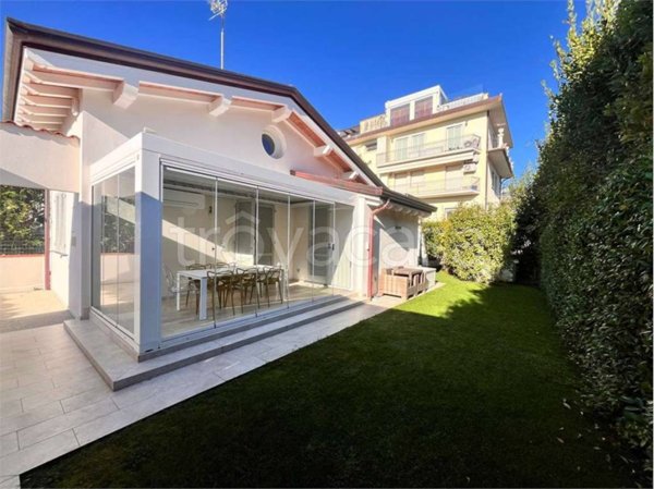 casa indipendente in vendita a Forte dei Marmi