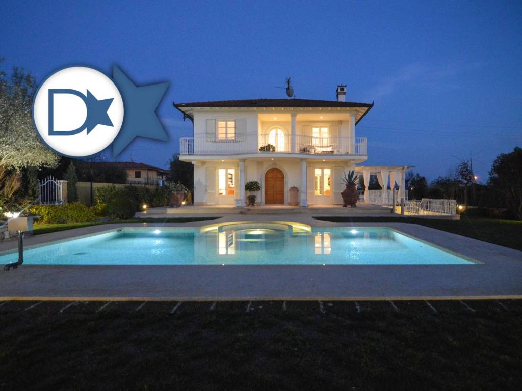 casa indipendente in vendita a Forte dei Marmi in zona Vaiana