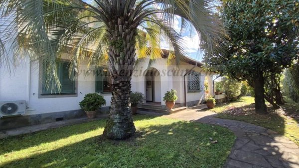 casa indipendente in vendita a Forte dei Marmi
