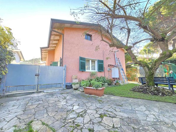 casa indipendente in vendita a Forte dei Marmi