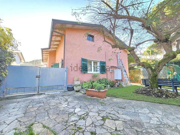 casa indipendente in vendita a Forte dei Marmi