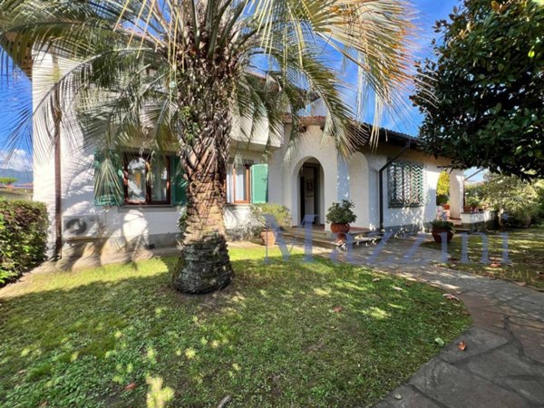 casa indipendente in vendita a Forte dei Marmi