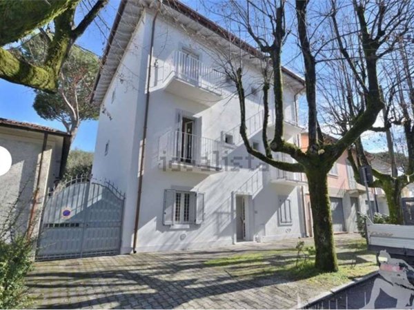 appartamento in vendita a Forte dei Marmi in zona Roma Imperiale