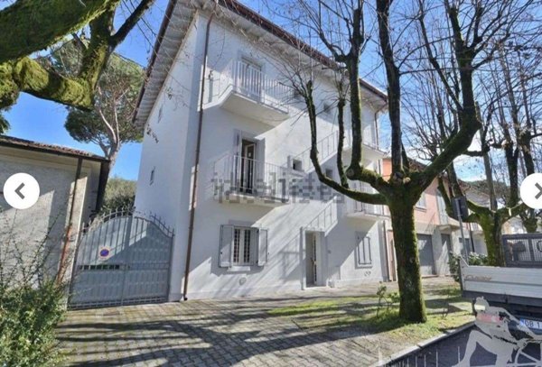 appartamento in vendita a Forte dei Marmi in zona Roma Imperiale