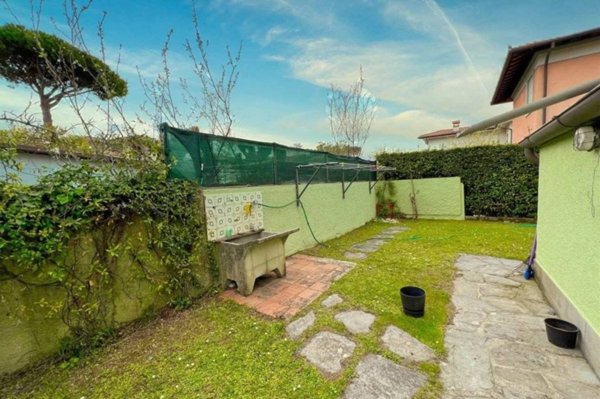 casa indipendente in vendita a Forte dei Marmi