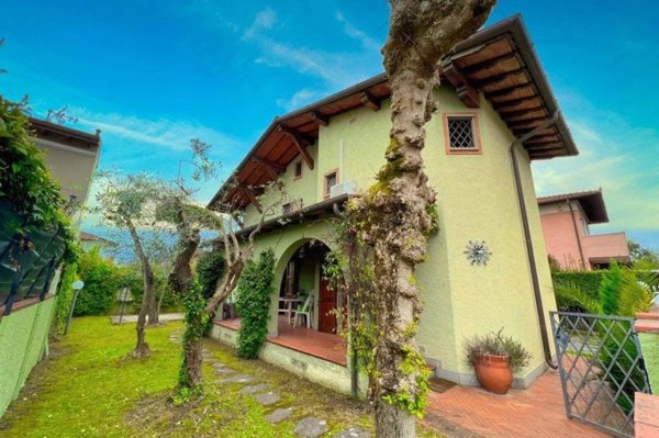 casa indipendente in vendita a Forte dei Marmi