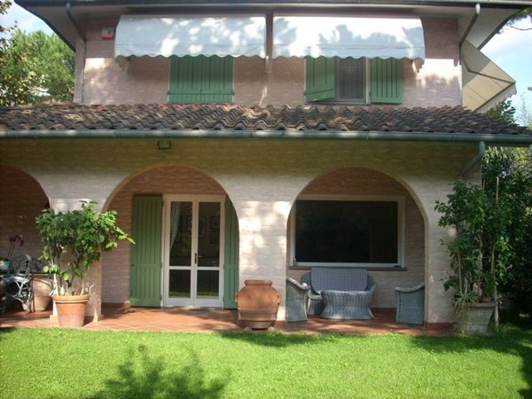 casa indipendente in vendita a Forte dei Marmi