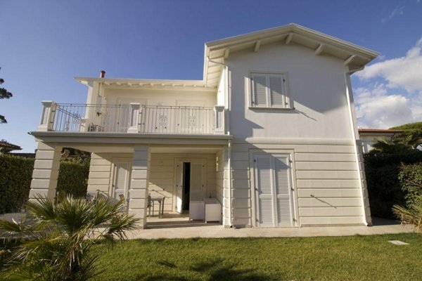 casa indipendente in vendita a Forte dei Marmi in zona Vittoria Apuana