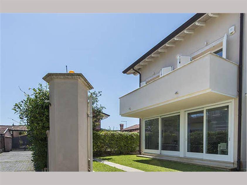 casa indipendente in vendita a Forte dei Marmi