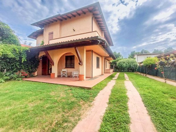 casa indipendente in vendita a Forte dei Marmi