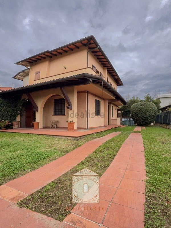 casa indipendente in vendita a Forte dei Marmi