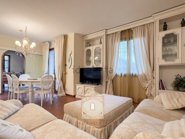 casa indipendente in vendita a Forte dei Marmi