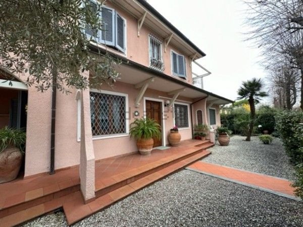 casa indipendente in vendita a Forte dei Marmi