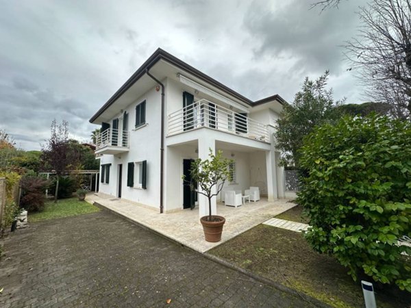 casa indipendente in vendita a Forte dei Marmi