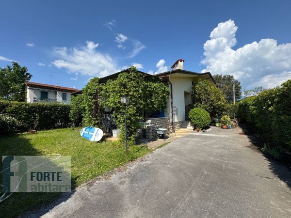 casa indipendente in vendita a Forte dei Marmi