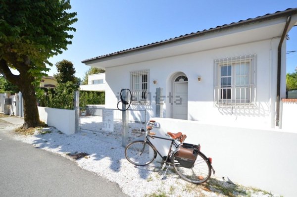casa indipendente in vendita a Forte dei Marmi