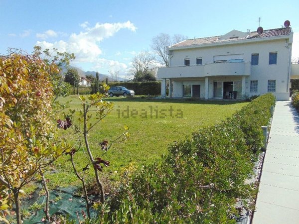 casa indipendente in vendita a Forte dei Marmi