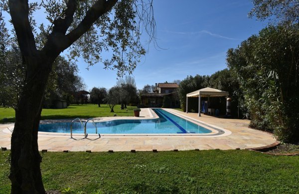 casa indipendente in vendita a Forte dei Marmi