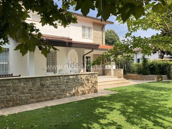 casa indipendente in vendita a Forte dei Marmi