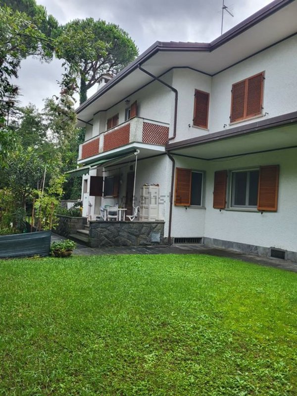 casa indipendente in vendita a Forte dei Marmi